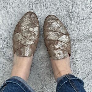 Seychelles To Die For Mules in Pewter Leather